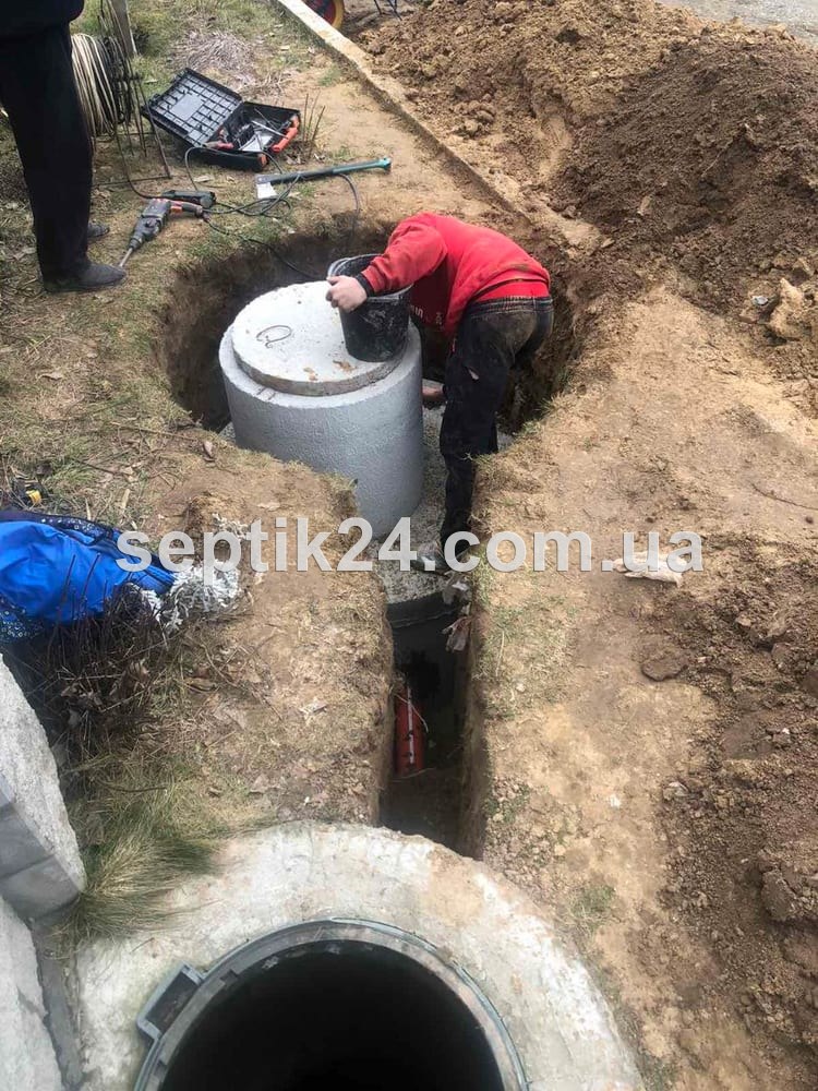 Підключення каналізаційної труби до септика